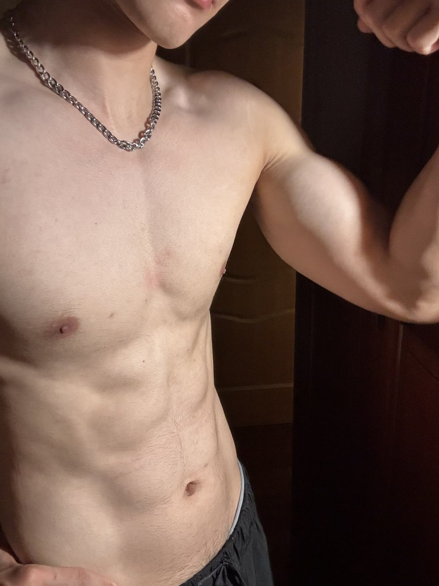 CC_noki's tweet photo. 找到��光啦 #腹肌 #反差 #肌肉 #bbw #男大 #胸肌 #健身 #s #直男 https://t.co/SsgLlH9ja3