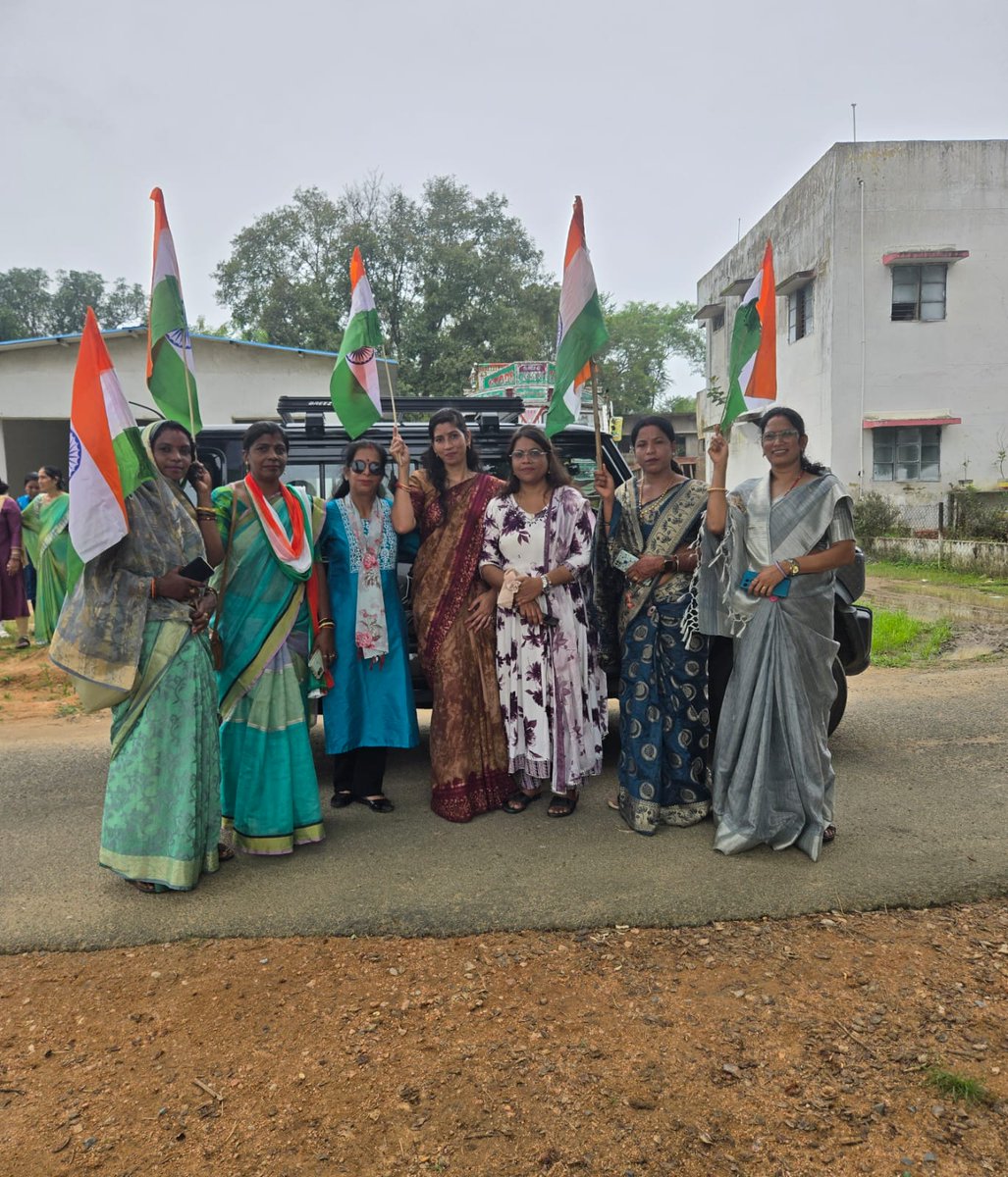 dharmwatiraj's tweet photo. तिरंगा यात्रा बैकुंठपुर
मोर तिरंगा, मोर अभिमान
हर घर तिरंगा
#TirangaYatra https://t.co/Hjg8JmAx0C