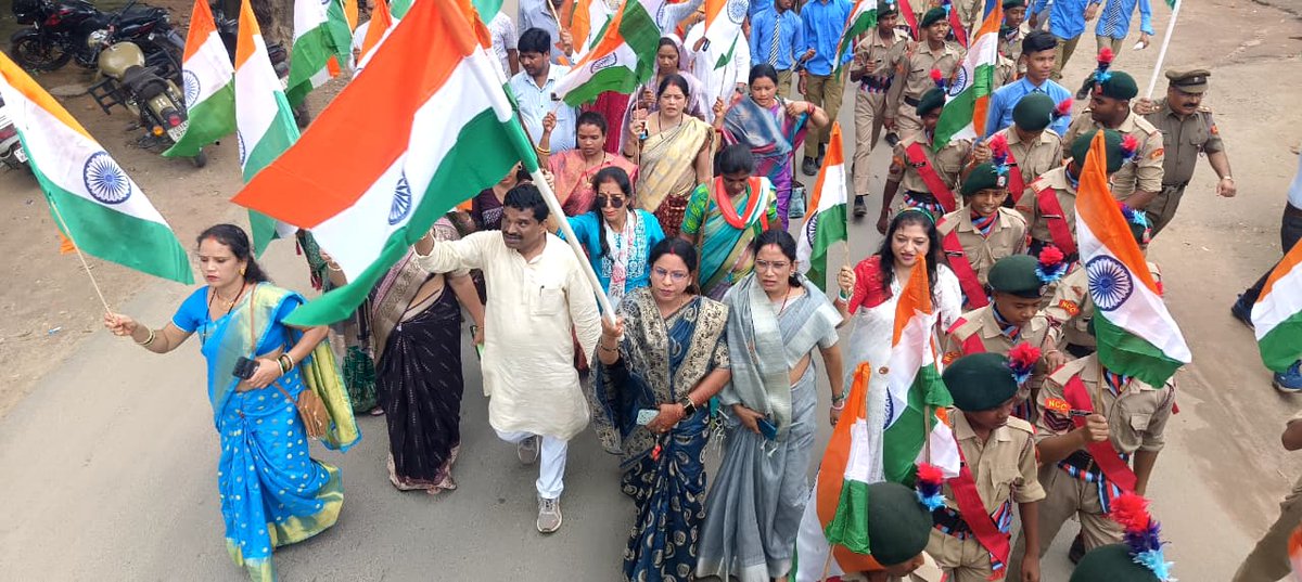dharmwatiraj's tweet photo. तिरंगा यात्रा बैकुंठपुर
मोर तिरंगा, मोर अभिमान
हर घर तिरंगा
#TirangaYatra https://t.co/Hjg8JmAx0C