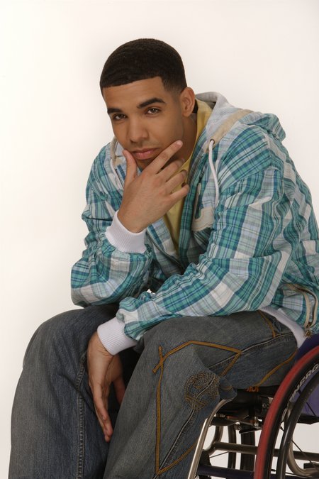 NobelRoi's tweet photo. @realJNolan Bound to happen when light-skinned actors play rappers.
#DrakeIsNotHiphop https://t.co/QbkimZEOlq