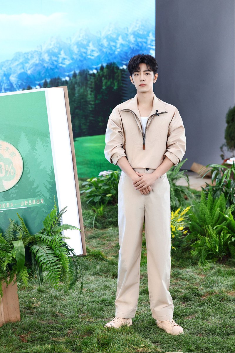 いや立ち姿かわいすぎん… ⚠️183.6cm
#肖戦 #シャオ・ジャン #XiaoZhan #肖战
cr肖战工作室