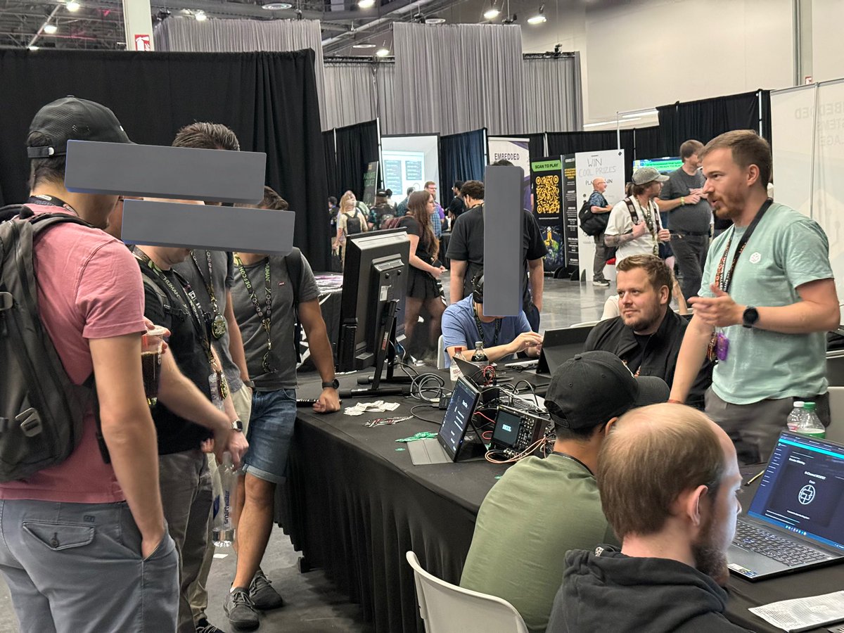 LiveOverflow's tweet image. We had a great time at #defcon with our @hextreeio Glitching Lab 🙌