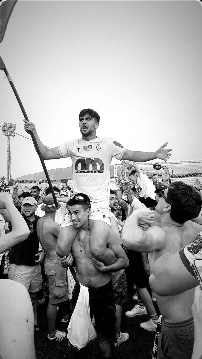 Felices 103 años abuelo 💜💜
Un orgullo poder defender tu escudo !!!
