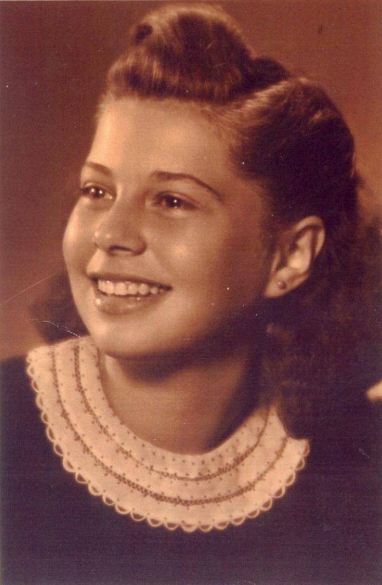 13 August 1926 | Czech Jewish girl Lotte Steinerová was born.

She was deported to #Auschwitz from #Theresienstadt Ghetto on 6 September 1943. She did not survive.