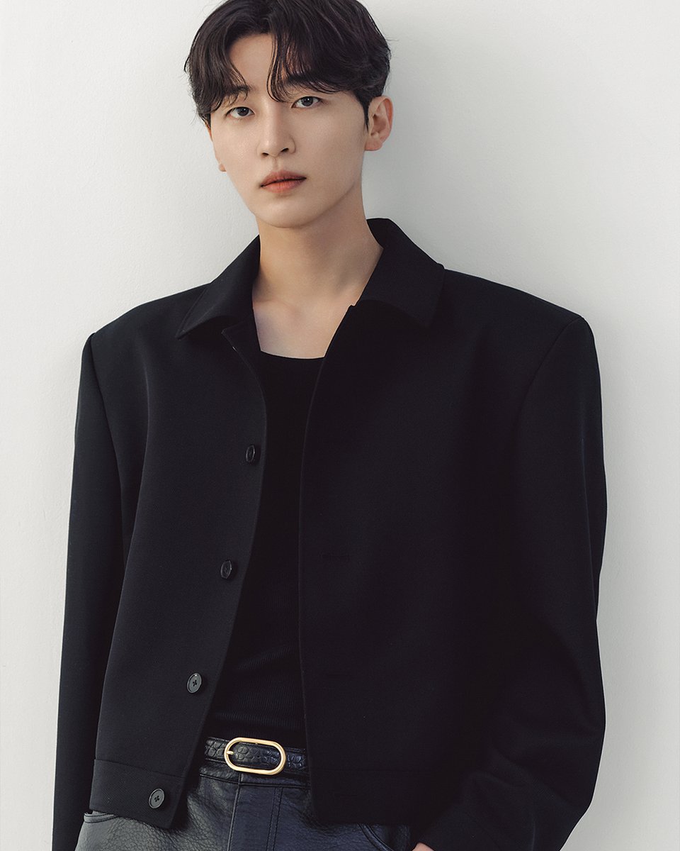 rollingstonekor's tweet image. 𝖱𝖲𝖪 𝖨𝖭𝖳𝖤𝖱𝖵𝖨𝖤𝖶: 𝖱.𝖳𝖾𝖾
전소연, 라도와 함께 &lt;DAMDADI&gt;를 발매한 프로듀서 알티.
bit.ly/4mbgzXB
그와 함께한 인터뷰를 지금 바로 만나보세요.
#RollingStone #RollingStoneKorea #RSK #RTee #DAMDADI #Kpop #IDOL #Kculture #롤링스톤 #롤링스톤코리아 #알티 #담다디