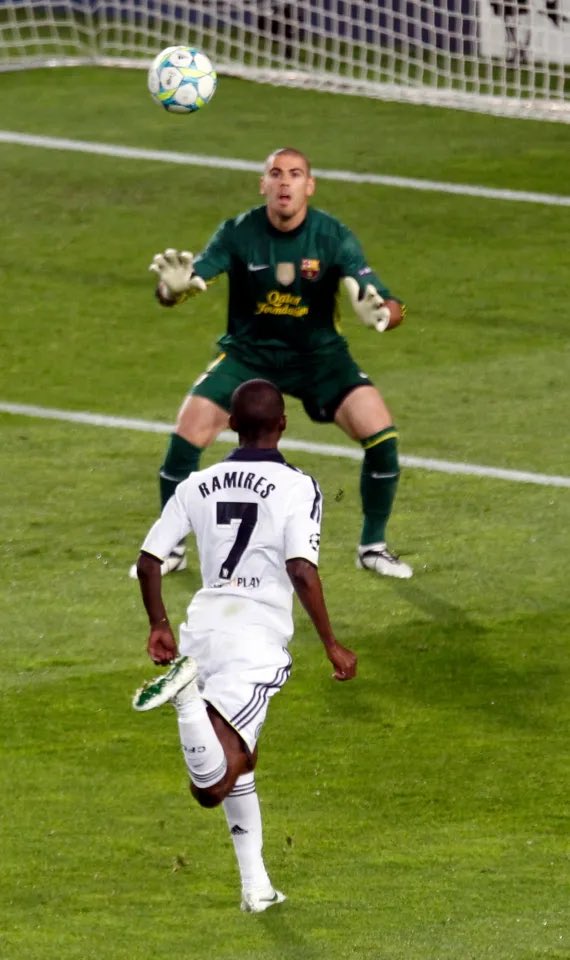 A_T_CFC's tweet photo. Name a more iconic goal in Chelsea’s history. 

#cfc https://t.co/s7pTrk5bTA