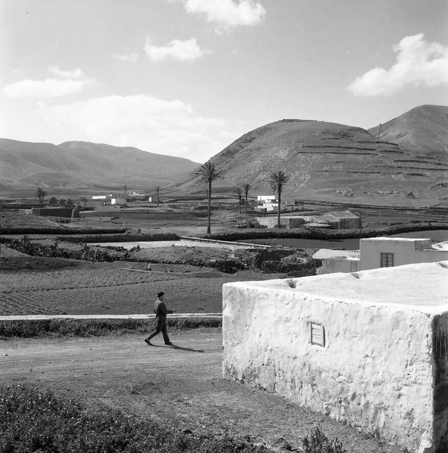 Auagomahorero's tweet photo. Lanzarote (1964).
Nicolás Muller. https://t.co/Y3cdVAxlLb