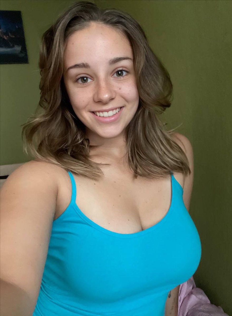 Brynleexx's tweet photo. I love sending pics to random guys, say hi if you're in 🙈 https://t.co/C6Y0X2nnJe