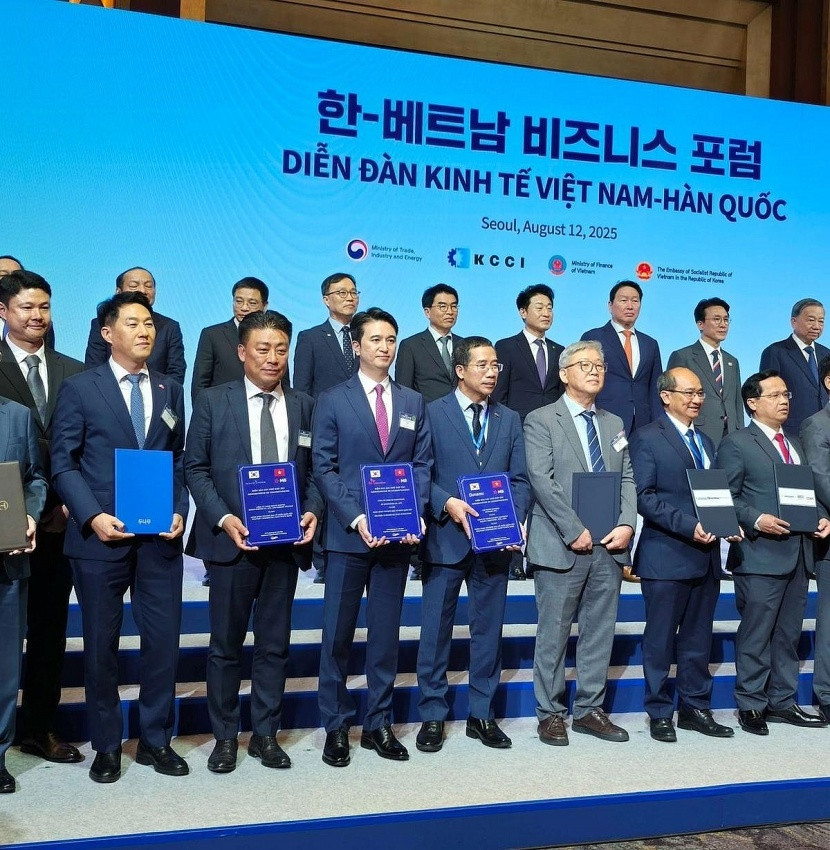 MetaTechF's tweet photo. @Official_Upbit and MB Bank to Launch Vietnam’s First Local Digital Asset Exchange

South Korea’s Upbit (Dunamu) is partnering with Vietnam’s MB Bank to establish the country’s first domestic digital asset exchange. The deal was formalized at a business forum in Seoul, marking a key state-led initiative to export Korea’s crypto infrastructure.

#UPBIT #MBBANK #VietNam