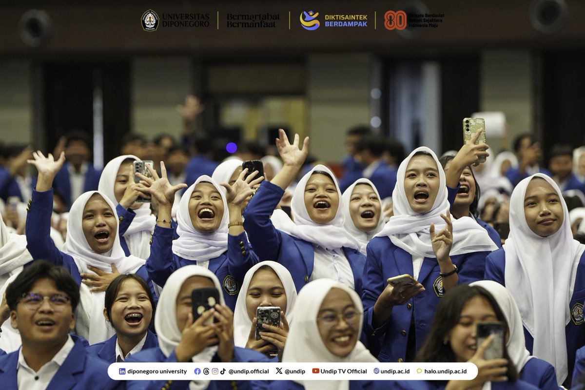 undip's tweet photo. Potret keseruan PMB 2025 hari pertama tadi, Dips! 🥳

Besok lagi, yaaa~ 🤩😋😎 https://t.co/g13UPpOVD0