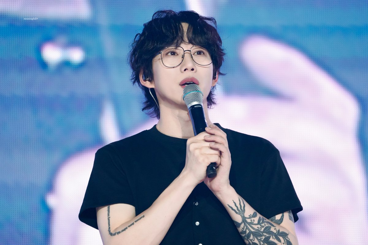 250809 <5.0>

눈이 너무 반짝거려..✨️

#10CM #십센치 #권정열