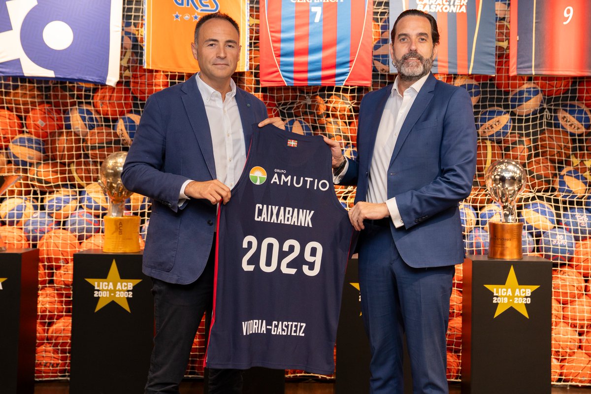 Baskonia's tweet photo. 📰 CaixaBank renueva como patrocinador oficial de Baskonia hasta 2029 

  https://t.co/xlerBwl3t5

🔵🔴 🤝 @caixabank https://t.co/ijSmrBfxmy