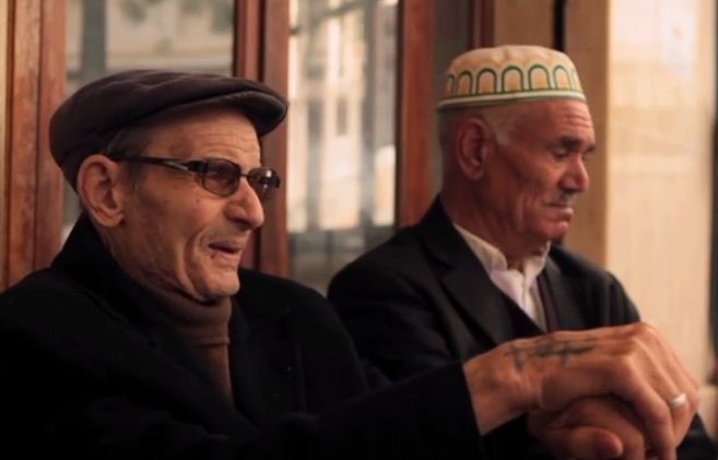 Des dizaine de milliers d'étrangers de + de 65 ans touchent plus de 1000 € d'ASPA sans jamais avoir côtisé un seul jour en France. 
Puis, ils retournent au pays.
Lorsqu'ils décèdent, personne ne fait de déclaration.
La famille encaisse
Un commentaire ?