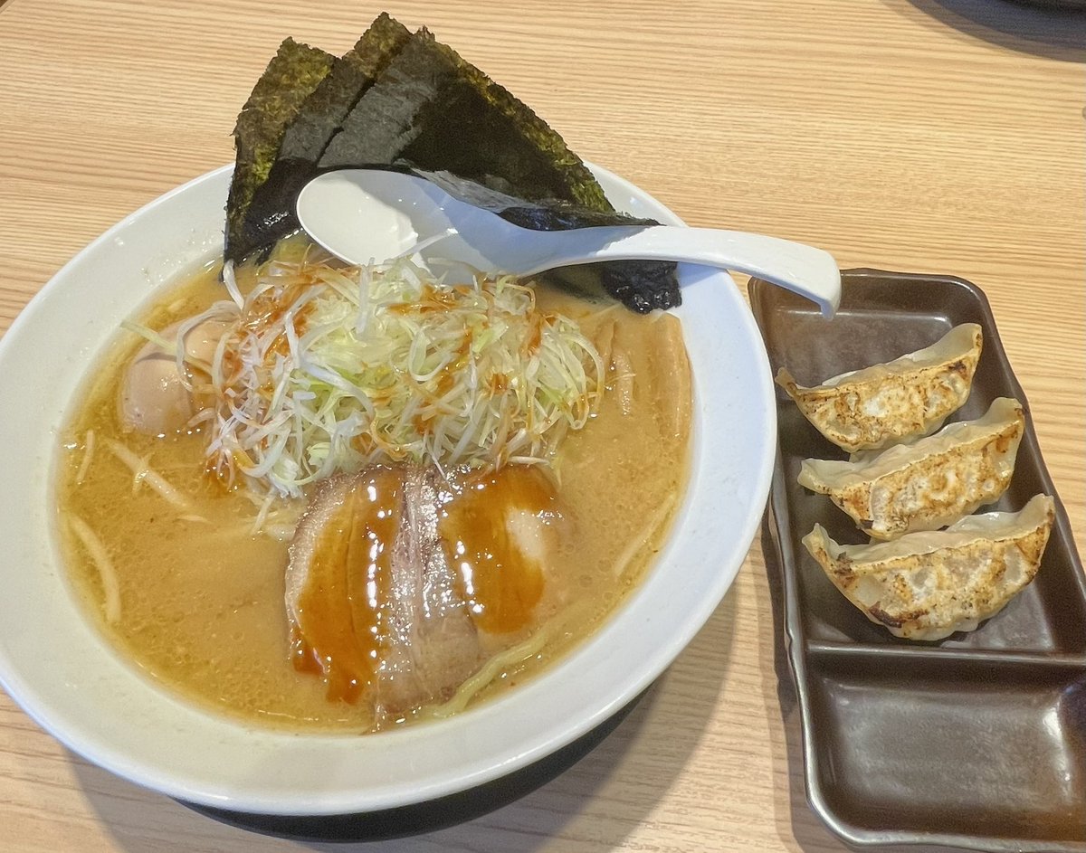 プール終わってラーメン🍜🤍ྀི