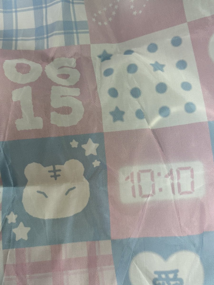 보자마자 이건 꼭 사야겠다고 생각했었던…
역시 실물도 너무 이쁘고 생각보다 많이 들어가서 좋아요🩷
무더운 여름에 이쁜 카페 열어주셔서 감사합니다 -

 #무대위에서는개쩌는캐릭터