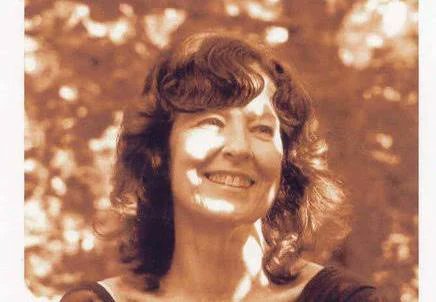 Sharon Kay Penman was an American historical novelist, published in the UK as Sharon Penman. She was best known for the Welsh Princes Trilogy and the Plantagenet series. Born this day 1945, New York, New York 📚🎂