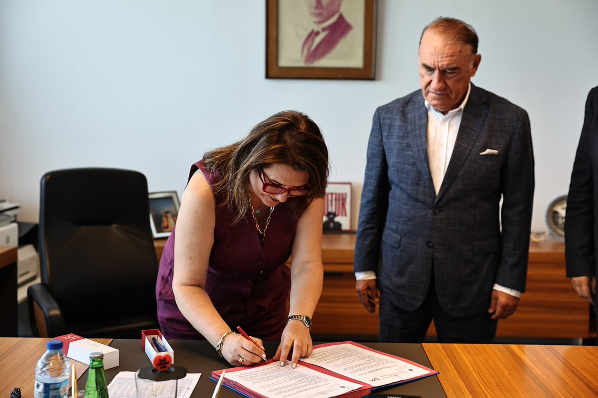 #ibb #iski olarak ikitelli osb başkanlığı ile imzaladığımız ortak işbirliği protokolü ile, osb den kaynaklanan atıksuların denetimini yapacak SEAİS (sürekli endüstriyel atıksu izleme sistemi) kabini, kurulmuştur.

Endüstriyel nitelikli atıksuları kaynağında denetleyerek,