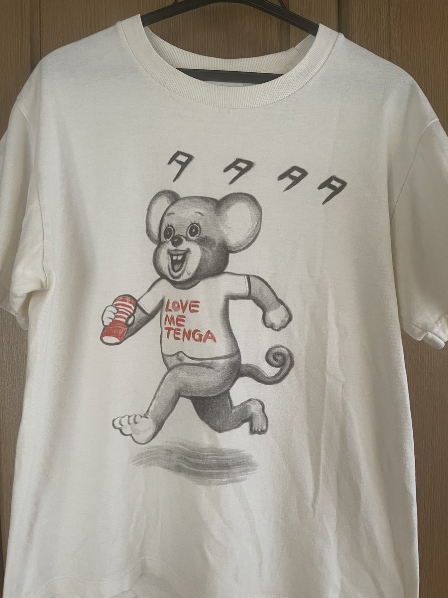 bkshoshino's tweet photo. 実家に帰省中。
気になった事はなんでも聞��てくる70歳の親父が僕のTシャツを見て
「テンガってなんだ？���
と聞いてきたので真っ直ぐ無視してしまった。
蝉の鳴き声と祭囃子で聞こえなかった事にしてもらえたらありがたい。 https://t.co/rBSOt75agE