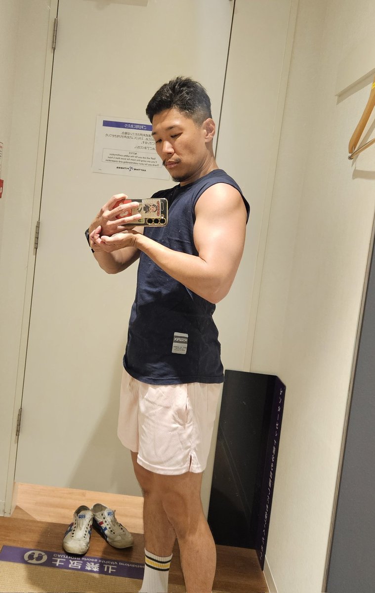 仕事前にジムに。昨日一杯遊んだからやらなきゃ…