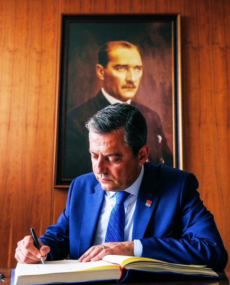 Arkadaşlar lafı eveleyip gevelemeye gerek yok!
Yok yolsuzluk soruşturması, yok Özlem Çerçioğlu olayı, CHP kurultay davası, şu bu!
Amaç bellidir;
Amerika, Cumhuriyet Halk Partisi’nin iktidara gelmesini istemiyor, bunu da buradaki mevcut ittifak ortağı ile beraber engellemeye