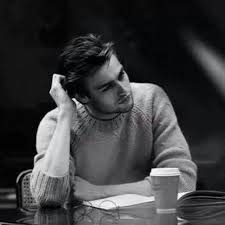 هو يفتكر اني بناسيه ممكن،،!
وأنا أشتاق اشوفه كل ليلة ينور،!
/🍇/::