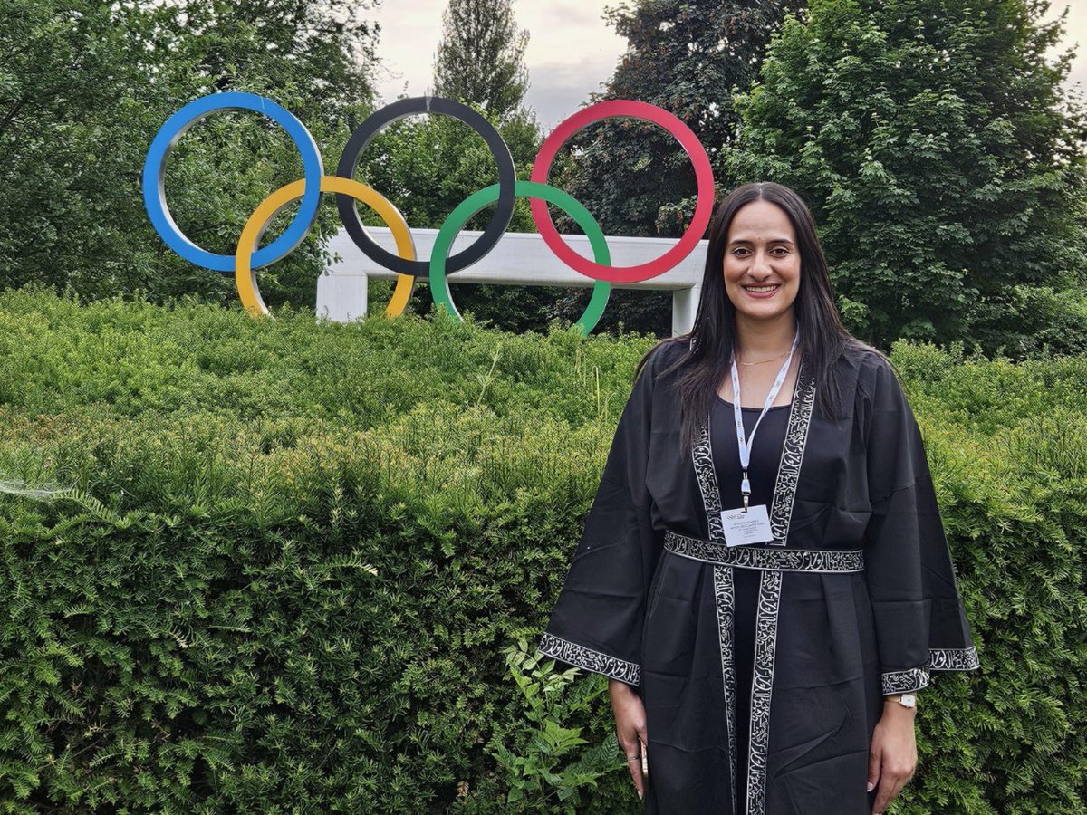 IOC Young Leader Sara Moamen Abdelsamie wins the <a href="/Allianz/">Allianz</a> Power of Unity Award for her work with Alhalimun, a Cairo-based initiative supporting marginalised children, especially refugees in Egypt, through sport 👏⚽#InternationalYouthDay

Learn more👇
olympics.com/ioc/news/ioc-y…