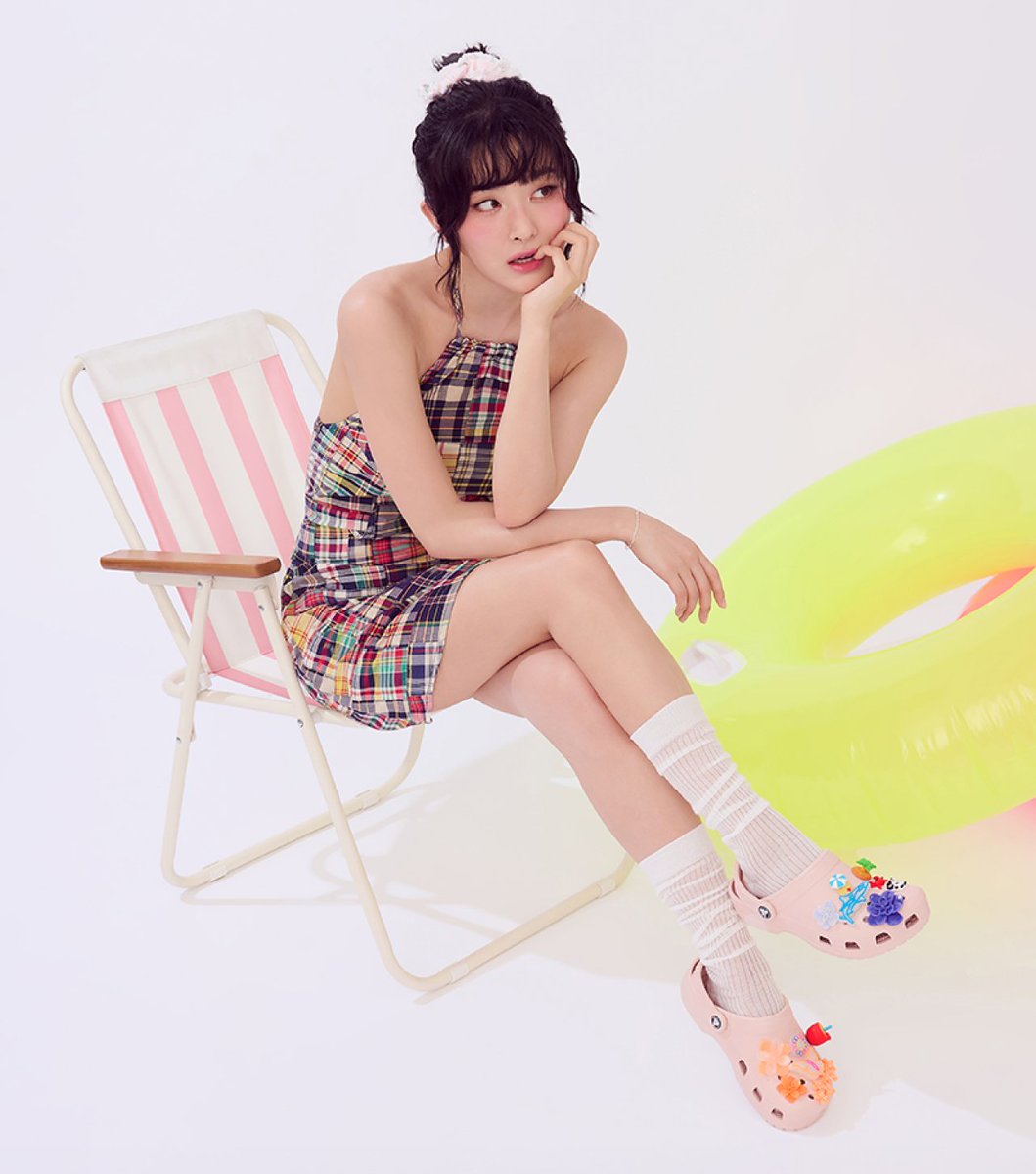 Which Seulgi for ABC Mart x Crocs look do you like best?

• Classic Platform Clogs
• Bae Clogs
• Classic Clogs

#슬기 #SEULGI <a href="/RVsmtown/">Red Velvet</a>