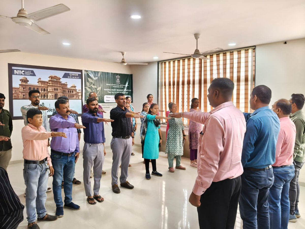 dcpumorbi's tweet photo. આજ રોજ નશામુક્ત ભારત અભિયાન અન્વયે સામાજિક ન્યાય અને અધિકારીતા વિભાગ મોરબી જિલ્લા ખાતે અધિકારીશ્રીઓ તેમજ સ્ટાફ સાથે પ્રતિજ્ઞા લીધી. "વિકસિત ભારત કા મંત્ર, ભારત હો નશે સે स्वतंत्र " @CMOGuj @Gujaratscps @BhanubenMLA

@SocialDsd https://t.co/jxep77Ssco