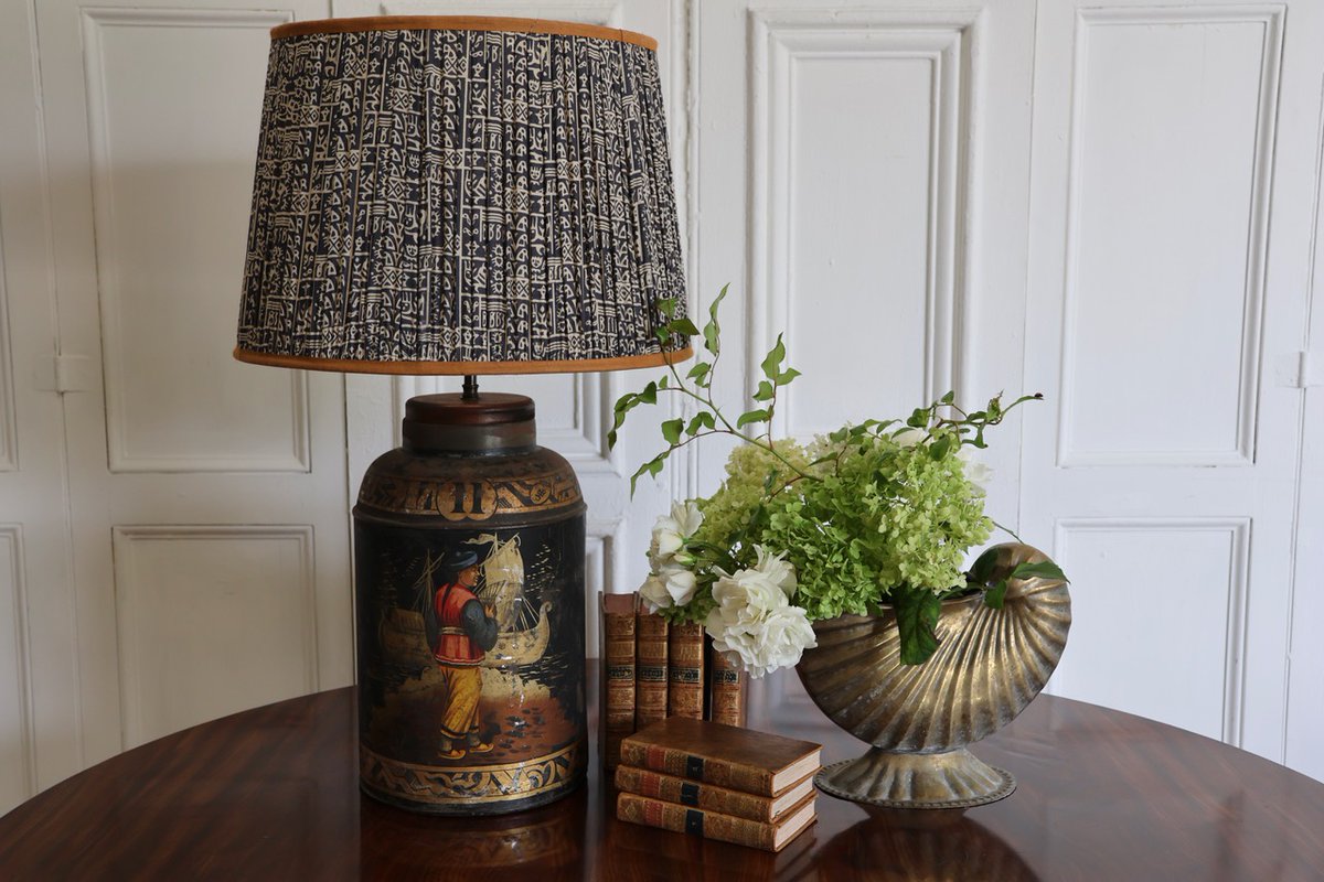 BrownriggUK's tweet image. 19th Century English Tole Tea Tin by Parnall &amp;amp; Sons Ltd Adapted as a Table Lamp

tinyurl.com/yc3pj83z

#tablelamp #antiquetablelamp #antiquelighting #decorativeantiques