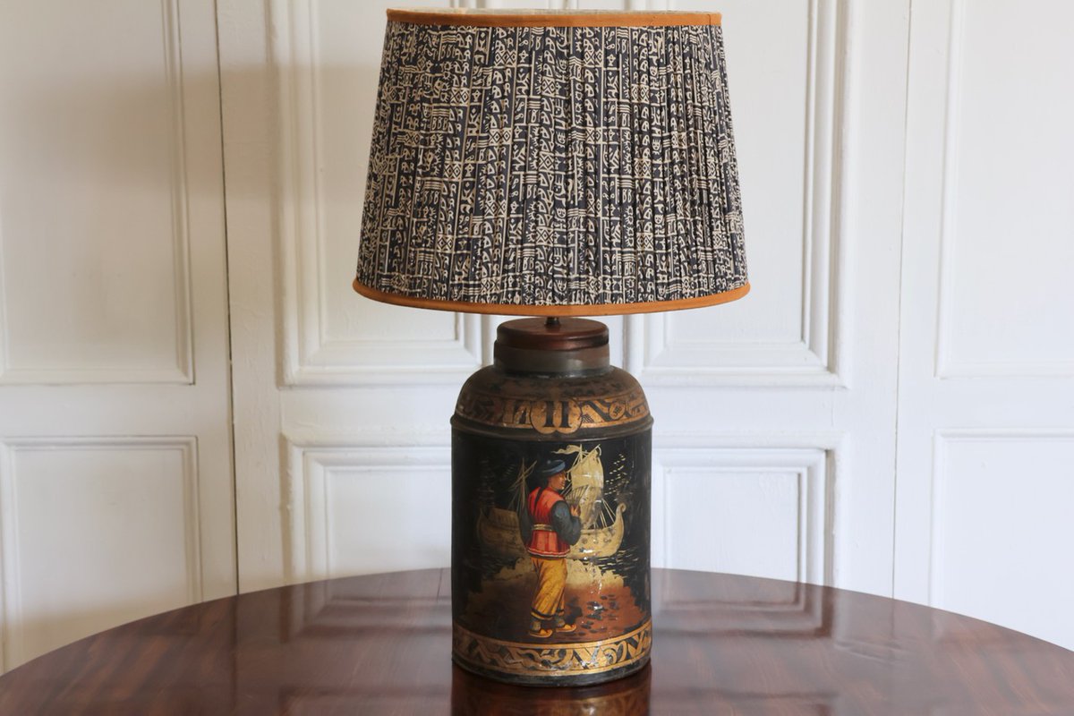 BrownriggUK's tweet image. 19th Century English Tole Tea Tin by Parnall &amp;amp; Sons Ltd Adapted as a Table Lamp

tinyurl.com/yc3pj83z

#tablelamp #antiquetablelamp #antiquelighting #decorativeantiques
