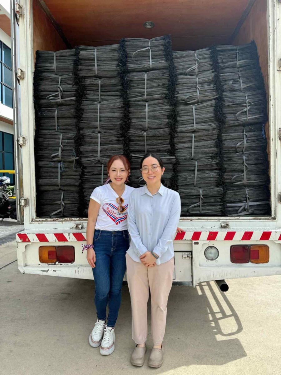 แนวหน้าขอมา .. แนวหลังพร้อมซัพพอร์ต
คุณมิ้ลค์, น้องพลัม และเพื่อนๆ จัดส่ง
- #ลวดหนามหีบเพลง 200 ขด
- กระสอบ 130,000 ใบ
- รองเท้าแตะ 960 คู่
ไป ค่ายสุรนารี กองทัพภาคที่ 2 แล้ว 
โดยวันพฤหัส .. ส่งอีก 174 ขด
วันเสาร์ ..ส่งอีก 200 ขด ✌️💓🇹🇭
#กองทัพภาคที่2 #แนวหลัง #ไทยกัมพูชา