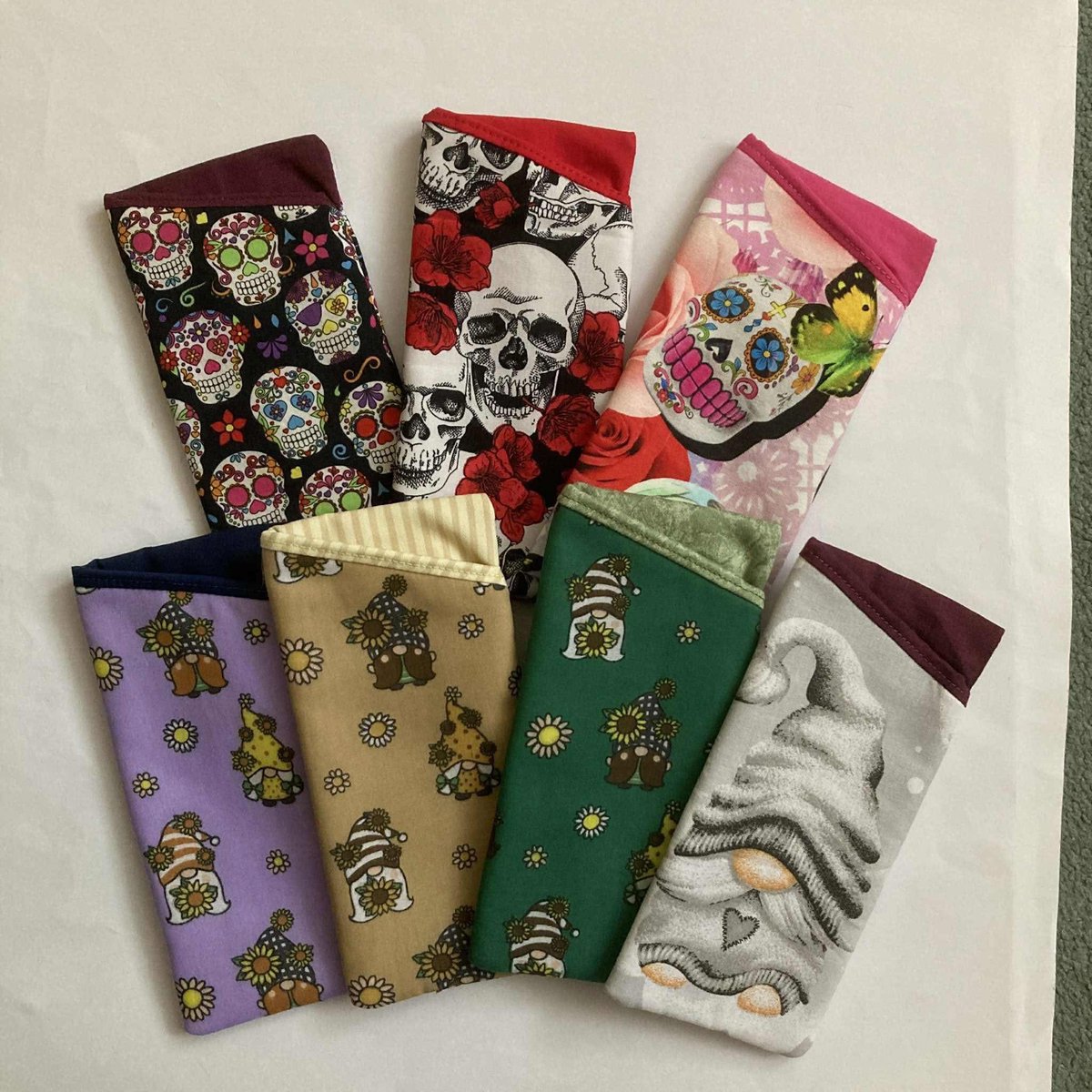 NewmanDian1426's tweet photo. Handmade glasses cases, great for gifts. All the money goes to Evesham Greyhound and lurcher Rescue. 
https://t.co/Glk2oMhcaj
#ElevensesHour #wednesdaymotivation 
#Handmade #Craft #skullgirlsfanart 
 #etsysellersofinstagram 
#CraftBizParty 
@AdoptionsUk  @Wilf125 @CraftBizParty https://t.co/vQhl7IpMTd