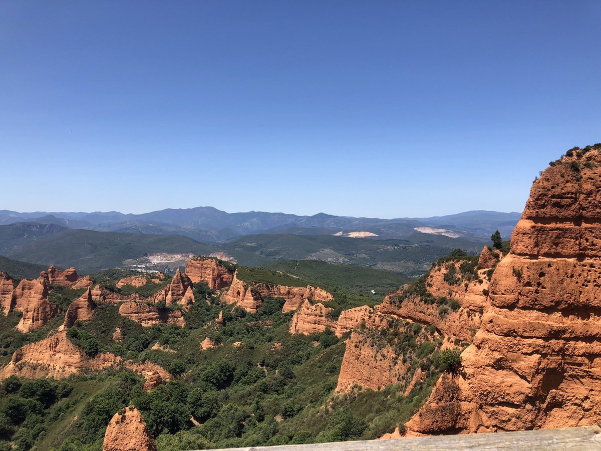 pablofueyo's tweet photo. Desolación absoluta. Las Médulas, julio 2019. https://t.co/ChlDWDUvLH