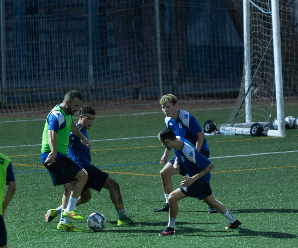 uecastelldefels's tweet photo. #PrimerEquipUEC | 🟡🔵

📸 Ja podeu gaudir de la completa GALERIA d'IMATGES de l'inici de la #Pretemporada @uecastelldefels 25-26, a càrrec de @paumascan 

🔗 Totes a https://t.co/YCoKAmEfZf

#SomHiGrocs #2aLligaElit https://t.co/tkOP4miuIY