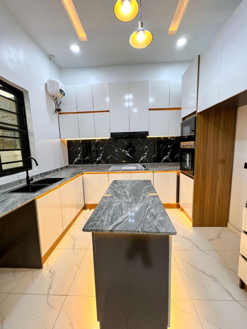 AndNosik's tweet photo. Hot Sale!!!

4 bedroom semi-detached duplex for sale at Sunshine Garden Estate behind blenco supermarket by Lekki Garden Phase 1, Sangotedo Ajah Lekki Lagos 
Price: N130m asking https://t.co/zaiBKZ53lj