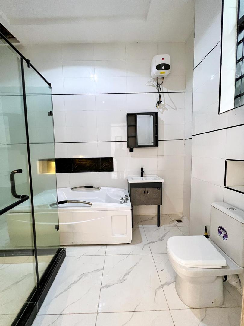 AndNosik's tweet photo. Hot Sale!!!

4 bedroom semi-detached duplex for sale at Sunshine Garden Estate behind blenco supermarket by Lekki Garden Phase 1, Sangotedo Ajah Lekki Lagos 
Price: N130m asking https://t.co/zaiBKZ53lj