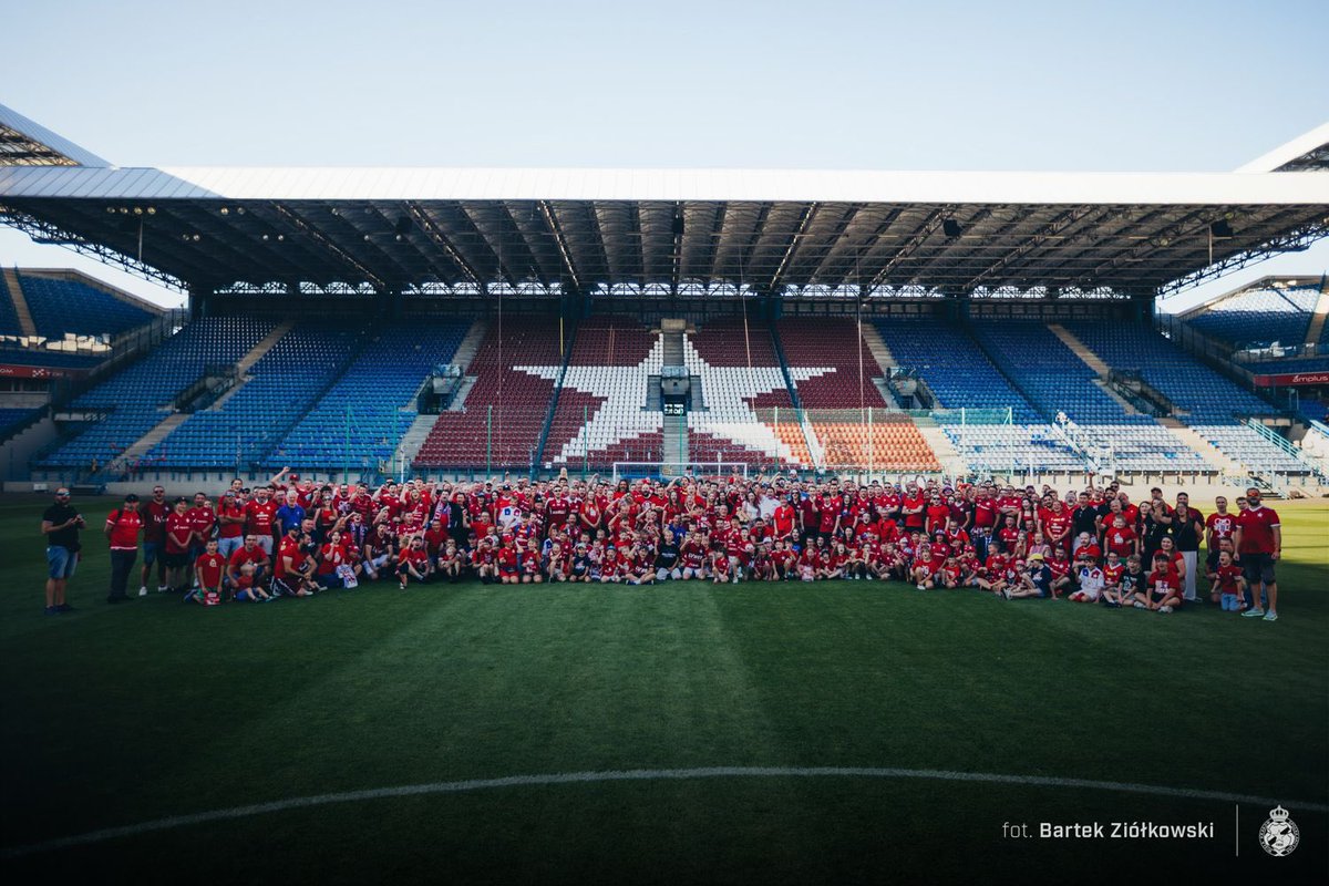 Peter Moore (@petermooreusa) on Twitter photo Today we celebrate 7 years of <a href="/SociosWisla/">Socios Wisła Kraków</a> at <a href="/WislaKrakowSA/">Wisła Kraków</a> 🔵⚪️🔴
Your passion, dedication, and tireless work have made a real difference for our club. Thank you for proving that an active supporters’ club can truly shape a team’s future. 💪🐉 #Socios #WislaKrakow”
Dziś Today we celebrate 7 years of <a href="/SociosWisla/">Socios Wisła Kraków</a> at <a href="/WislaKrakowSA/">Wisła Kraków</a> 🔵⚪️🔴
Your passion, dedication, and tireless work have made a real difference for our club. Thank you for proving that an active supporters’ club can truly shape a team’s future. 💪🐉 #Socios #WislaKrakow”
Dziś