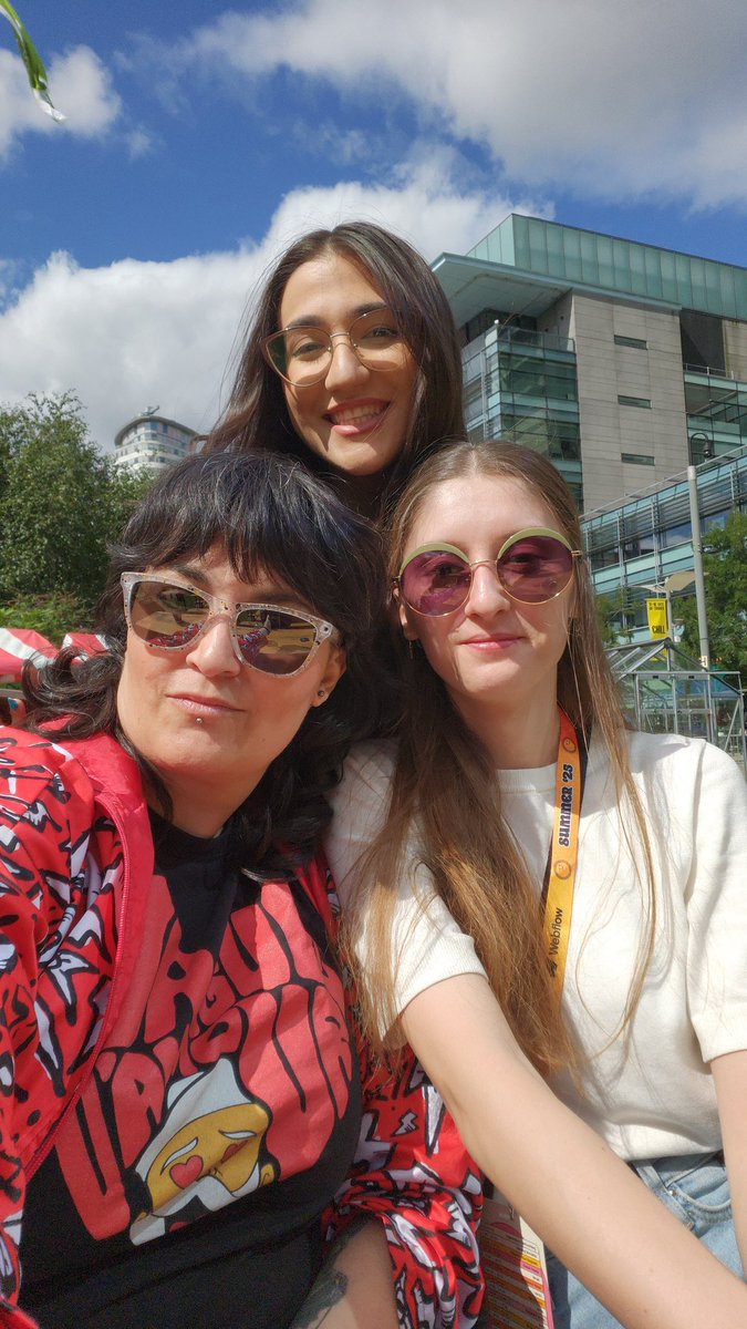 My first Flowfest and I’m already looking forward to the next! Amazing to meet so many of my friends in person and make new ones 💜 Big thanks to everyone who made this possible. #FlowFest25