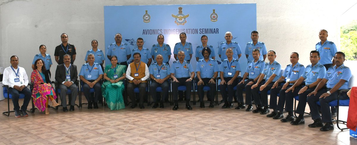 PRODefPune's tweet photo. 🇮🇳 भारतीय वायु सेना एवियोनिक्स में आत्मनिर्भरता की ओर अग्रसर।

#IAF मुख्यालय ने बीआरडी, पुणे में (12-13 अगस्त) #AVISEM-25 का आयोजन किया, जिसका मुख्य विषय "एवियोनिक्स विकास और उत्पाद जीवन चक्र प्रबंधन में चुनौतियाँ" था। ...(1/2) https://t.co/mb5849lVmN