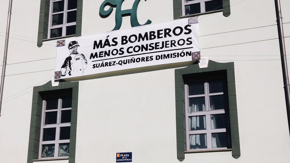 Más de 3 años tiene esta pancarta. Hoy hay q lamentar la pérdida de otra vida y una docena de heridos en los incendios de León, Zamora y Ourense.

La gente que se juega el pellejo apagando fuegos nunca tiene apellidos compuestos, como los Suárez-Quiñones o los García-Gallardo.