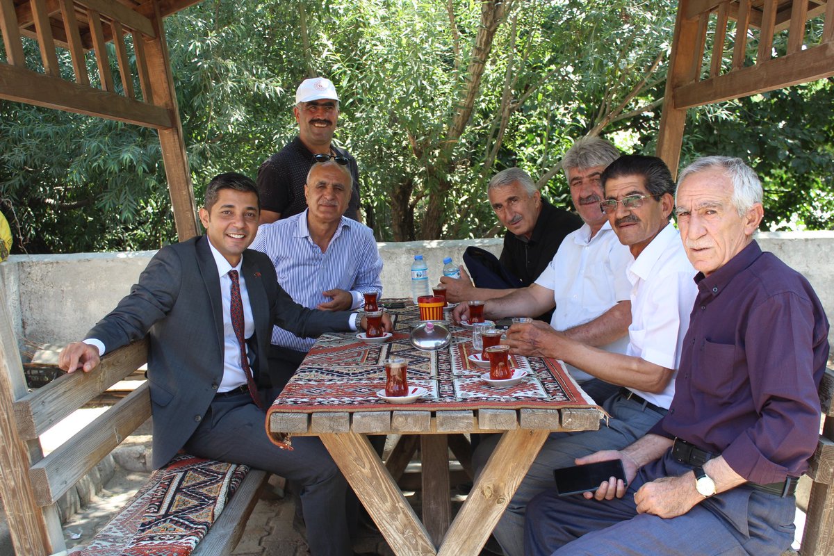 📌Balıkesir’in Gömeç ilçesine tayini çıkan Kaymakamımız Sn. Mehmet Nesip MAHİR, görev süresince desteklerini esirgemeyen ilçe esnafı ve vatandaşlarla vedalaştı.İlçe merkezinde esnaf ziyaretleri gerçekleştiren Kaymakamımız sohbet ettiği vatandaşlara teşekkür ederek helallik istedi