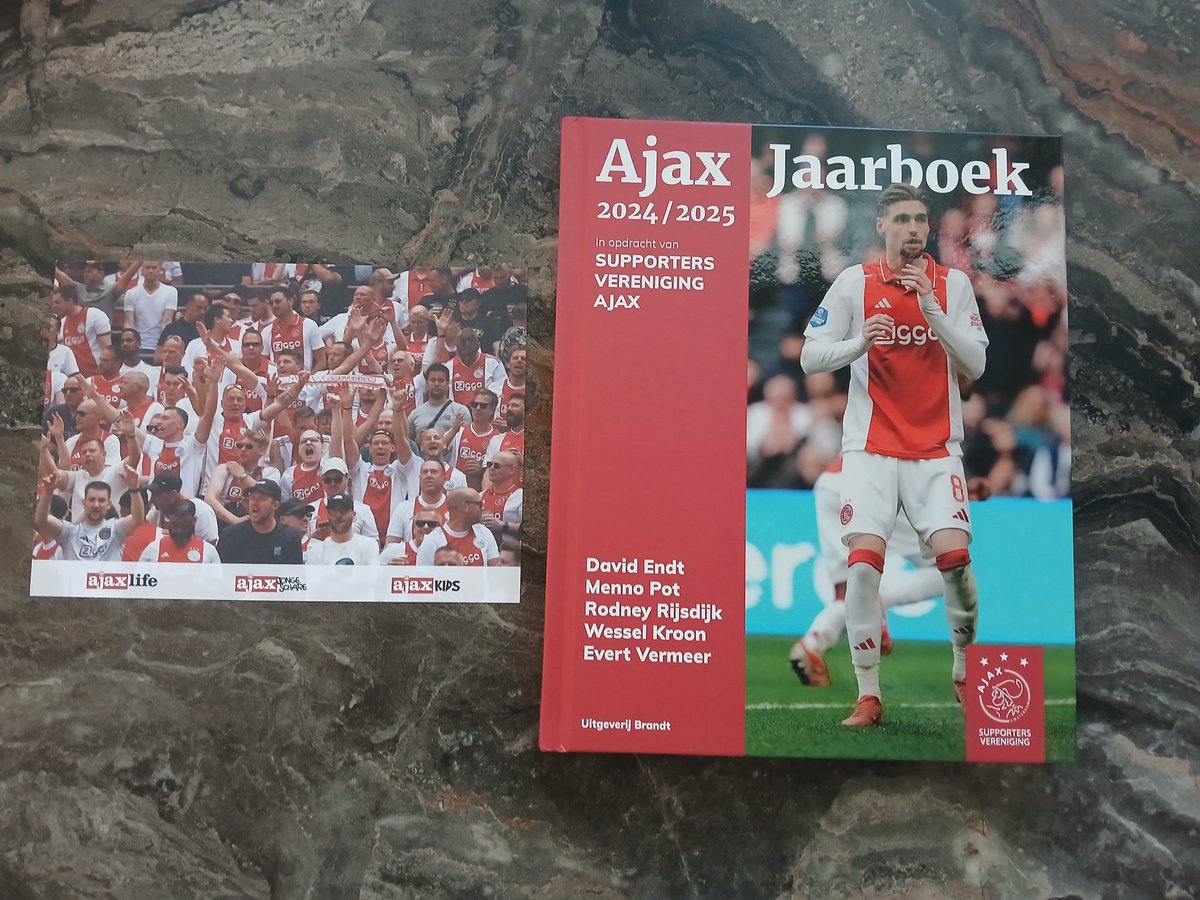 AfcaAssepoester's tweet photo. Bedankt @ajaxlife #prijsvraag. Ben er blij mee!! https://t.co/qYTklJmM9W