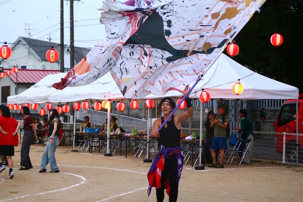 10日・11日は大府市の長草盆踊りで演舞を行いました！
天気が不安な中でしたが無事開催され多くの方に見て頂くことができました🍇
3週に渡る夏のお祭りラッシュ（選挙で例年より1週短い！）もこれで終了です✨
皆様ありがとうございました！！