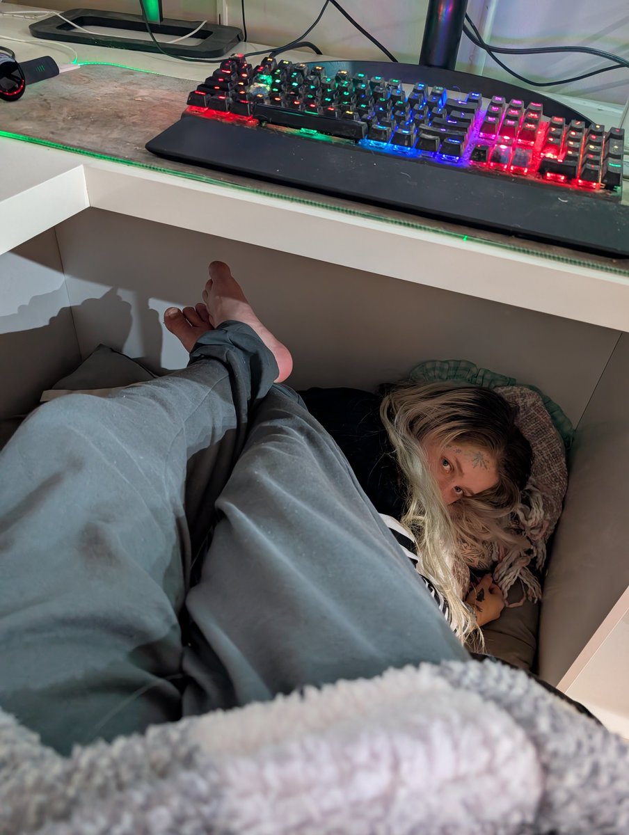 Pretty little bruises (@freesomno) on Twitter photo She is such a good little desk pet for daddy, my pretty little one. <a href="/kittythecow/">💙daddys little sapphire💎 + daddy</a> She is such a good little desk pet for daddy, my pretty little one. <a href="/kittythecow/">💙daddys little sapphire💎 + daddy</a>