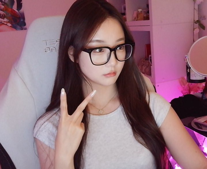 live live live

twitch.tv/kiittwy