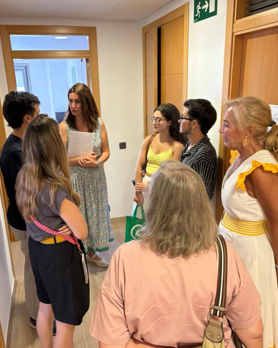 🔬 El verano también es tiempo de ciencia.
Gracias a las Ayudas AECC Verano, estudiantes de toda España comienzan sus primeras prácticas en investigación oncológica.
¡Enhorabuena y mucho éxito en este camino!
#InvestigandoenCáncer