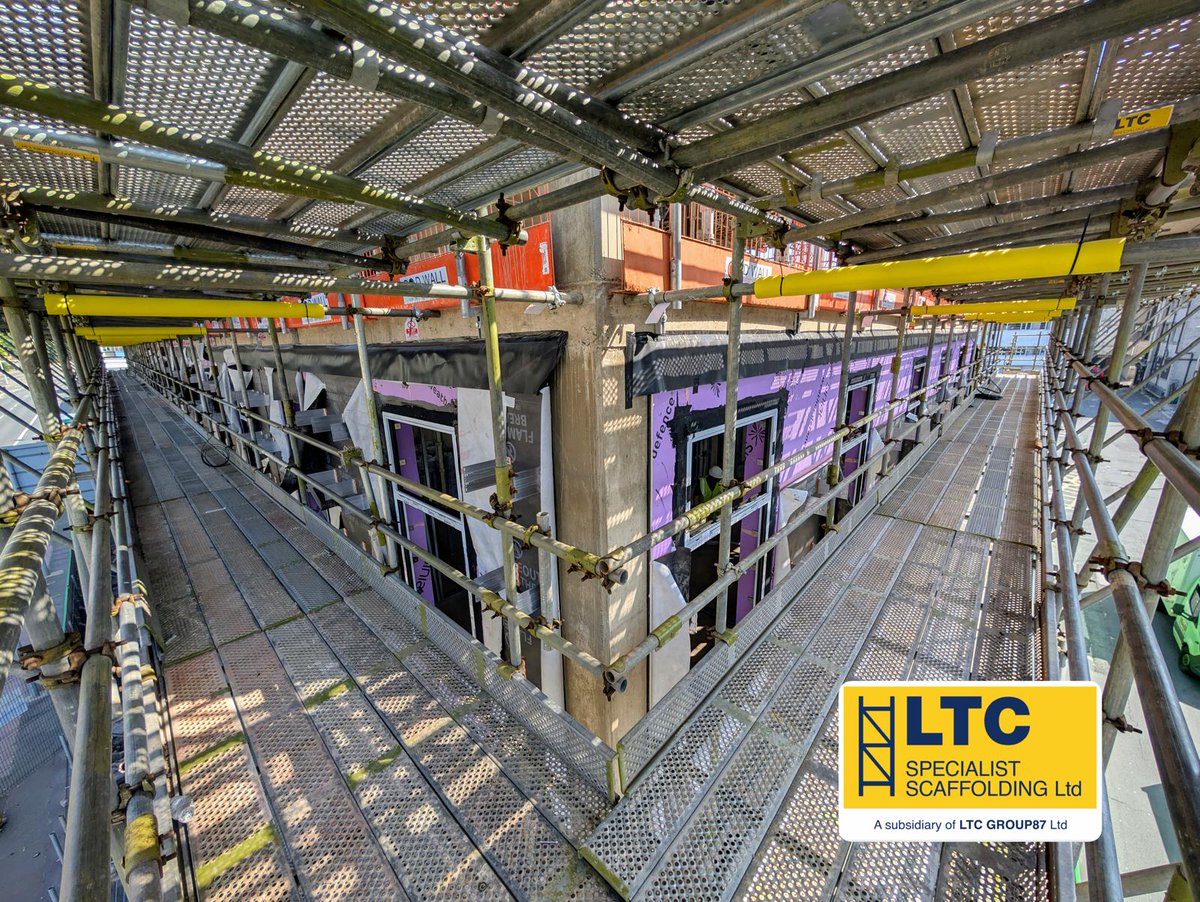 Cracking image taken of the scaffold on the CDC project for Bam Construction in the centre of Plymouth.

#expectmoregetmore
#nhs
#plymouthcitycentre