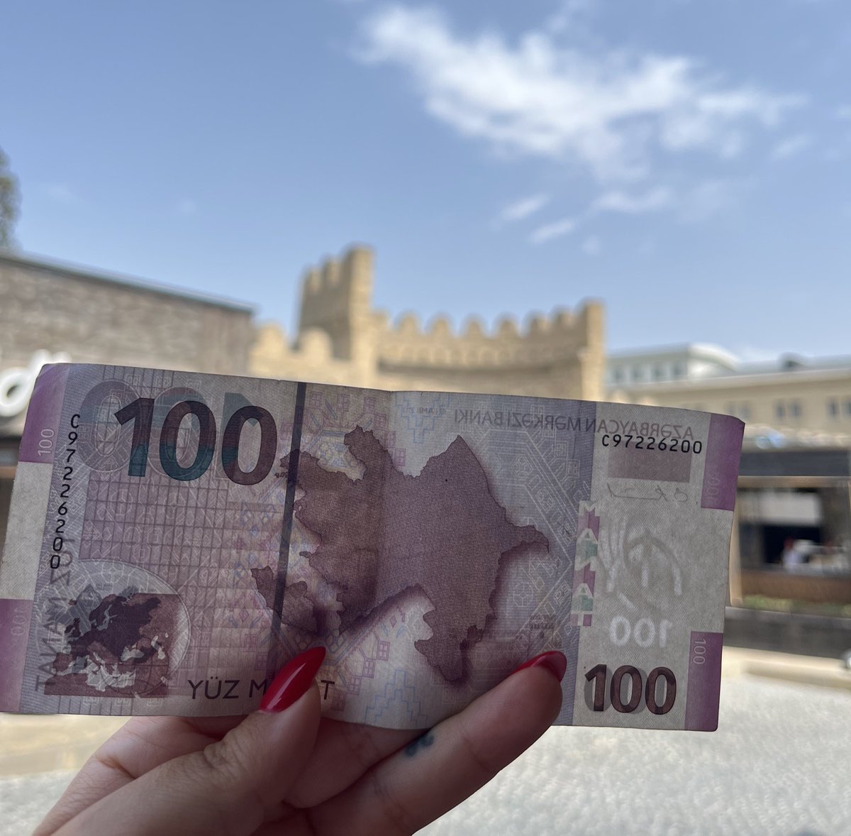 100 manat= 
51 euro
59 dolar
4673 ruble
2395 Tl