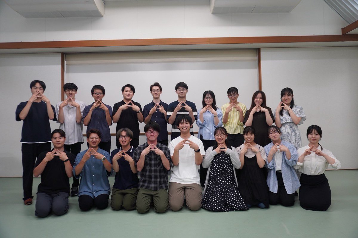 chor_triangle23's tweet image. Chor Triangle です🌻
昨日から2日間岡山県青少年教育センター閑谷学校で合宿を行いました🍑✨️
練習では遠くに届く声を目指しながらハーモニーやニュアンスを磨き、キャンドルサービスやスポーツ大会によって団結力もUP😉✌️トライアングルのアツい音楽を県大会ではお届けします！頑張るぞ〜💪🔥