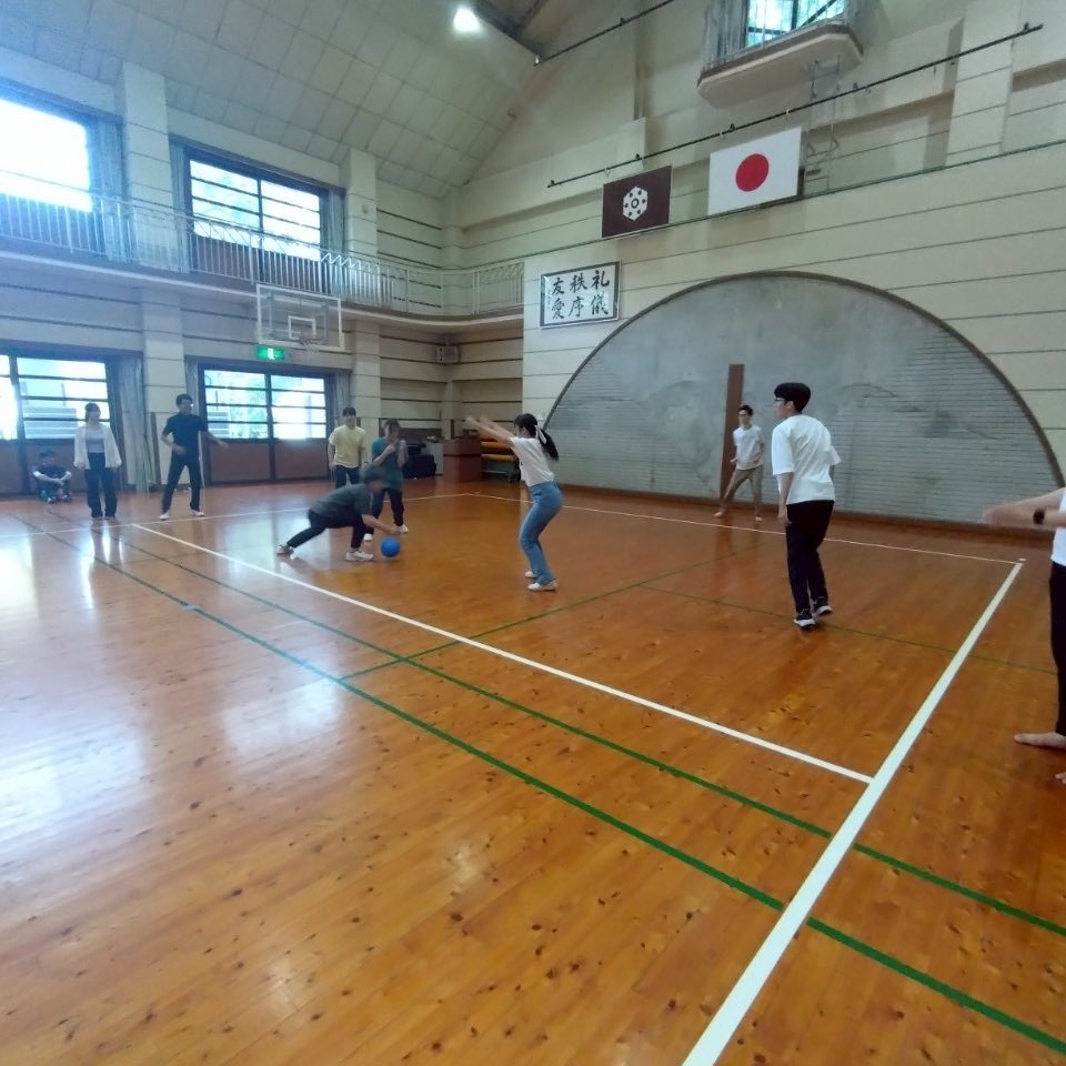 chor_triangle23's tweet image. Chor Triangle です🌻
昨日から2日間岡山県青少年教育センター閑谷学校で合宿を行いました🍑✨️
練習では遠くに届く声を目指しながらハーモニーやニュアンスを磨き、キャンドルサービスやスポーツ大会によって団結力もUP😉✌️トライアングルのアツい音楽を県大会ではお届けします！頑張るぞ〜💪🔥